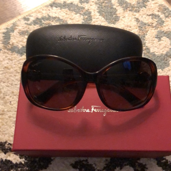Salvatore ferragamo sunglasses - Picture 6 of 8